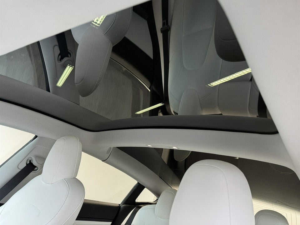 Tesla Model 3 Long Range AWD 4d