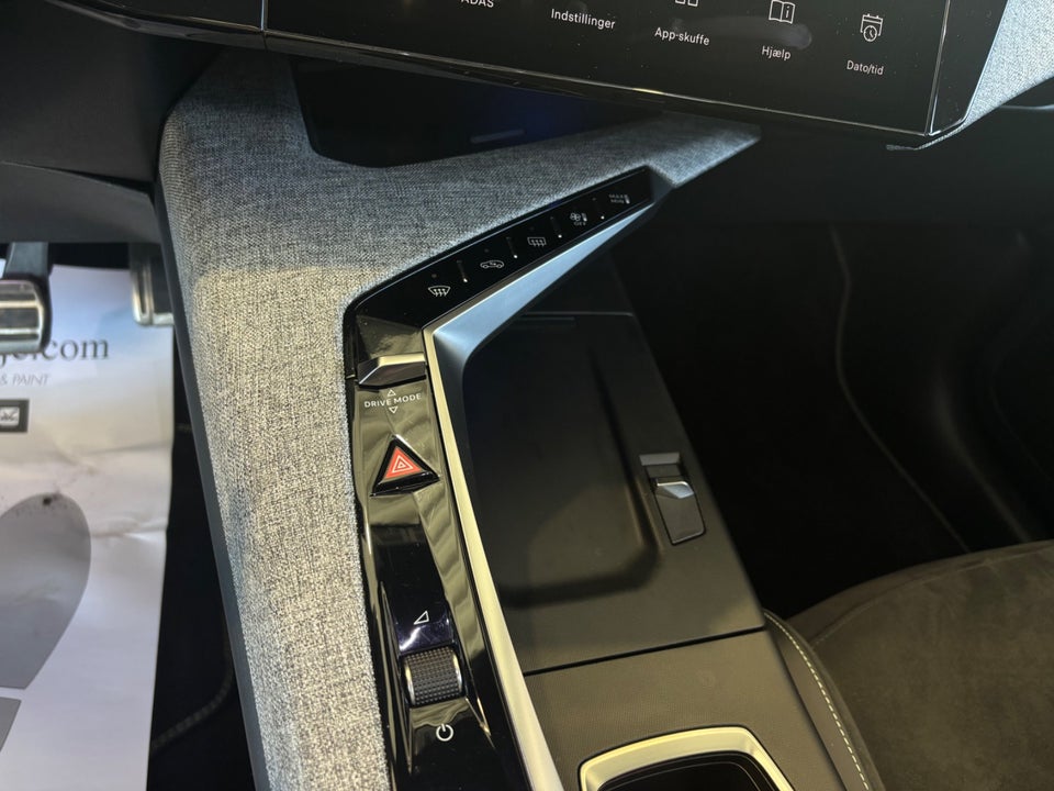 Peugeot e-3008 77 GT Pack 5d