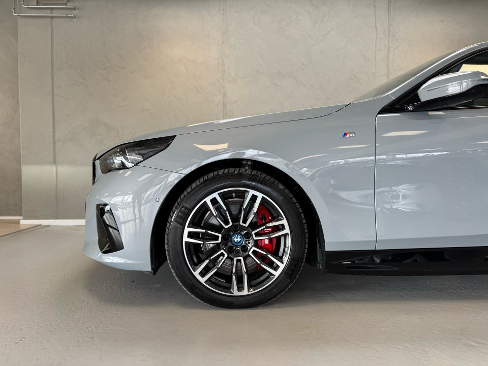 BMW i5 xDrive40 M-Sport 4d