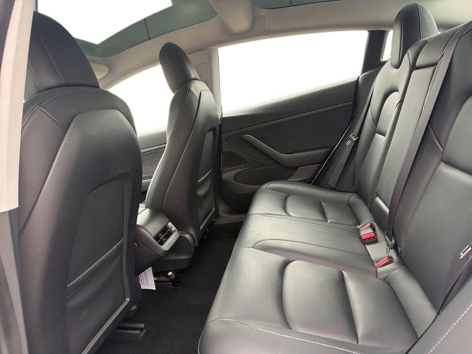 Tesla Model 3 Standard Range+ RWD 4d