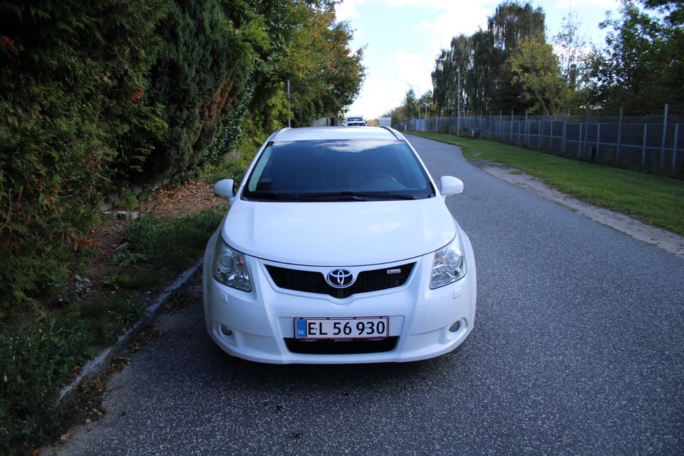 Toyota Avensis 1,6 VVT-i T1 stc. 5d