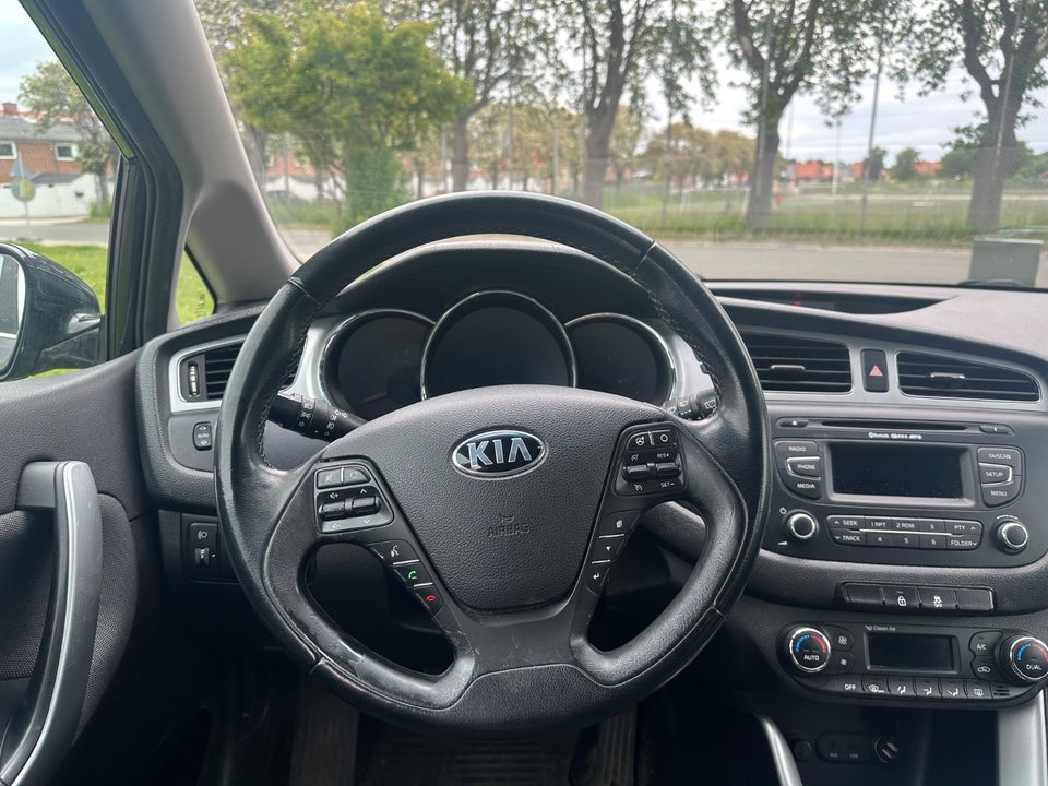 Kia Ceed 1,6 CRDi 128 Premium 5d
