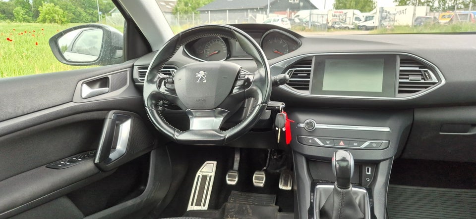 Peugeot 308 1,2 e-THP 110 Style SW 5d