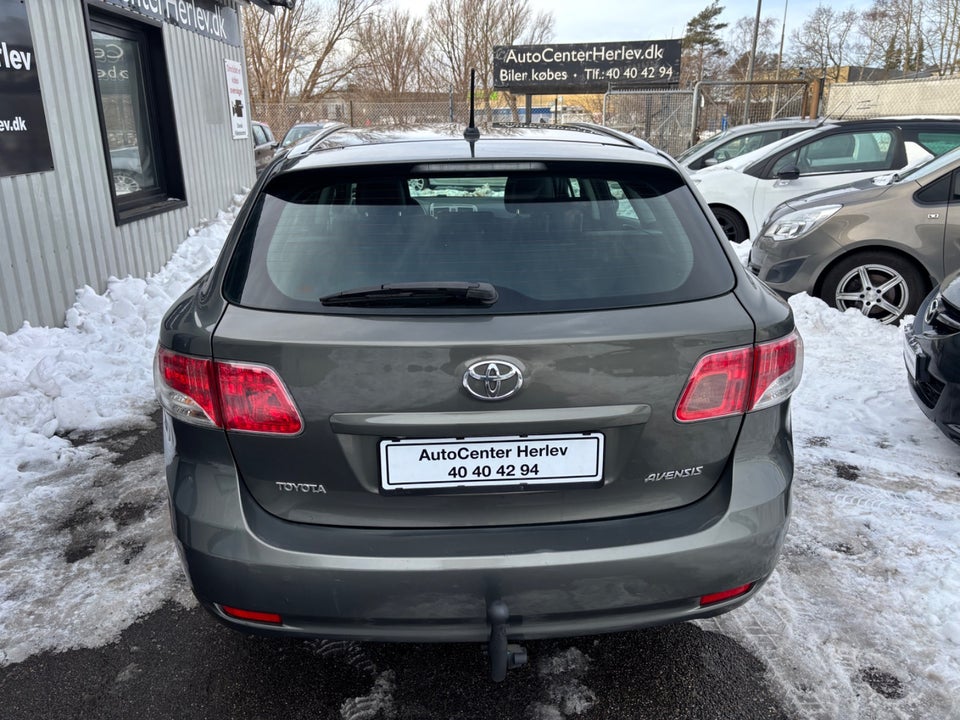 Toyota Avensis 1,6 VVT-i T1 stc. 5d