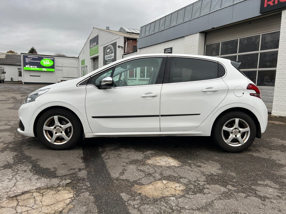 Peugeot 208 1,6 BlueHDi 100 Desire 5d