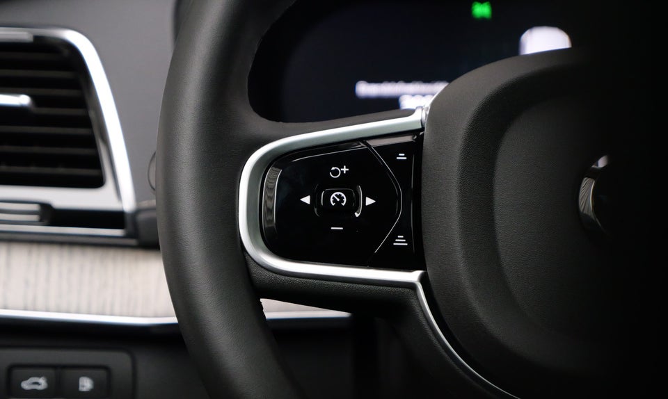 Volvo XC90 2,0 T8 ReCharge Ultra Dark aut. AWD 7prs 5d
