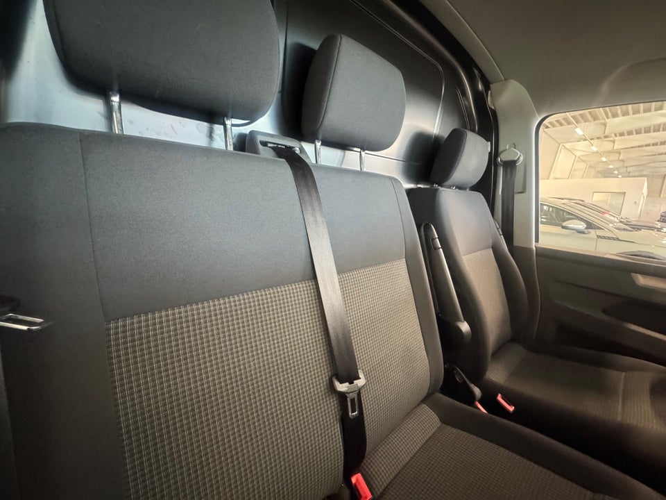 VW Transporter 2,0 TDi 110 Kassevogn kort