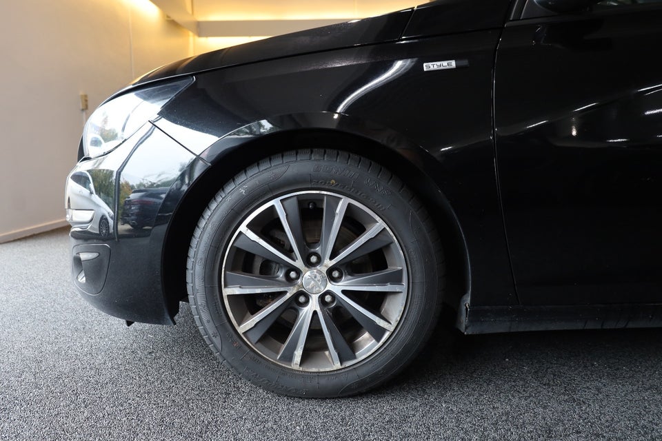 Peugeot 308 1,6 BlueHDi 120 Allure Sky 5d
