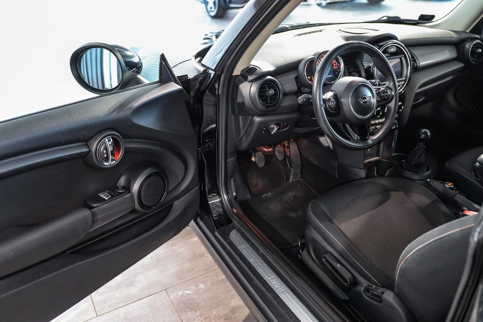 MINI Cooper 1,5 Essential Edition 5d