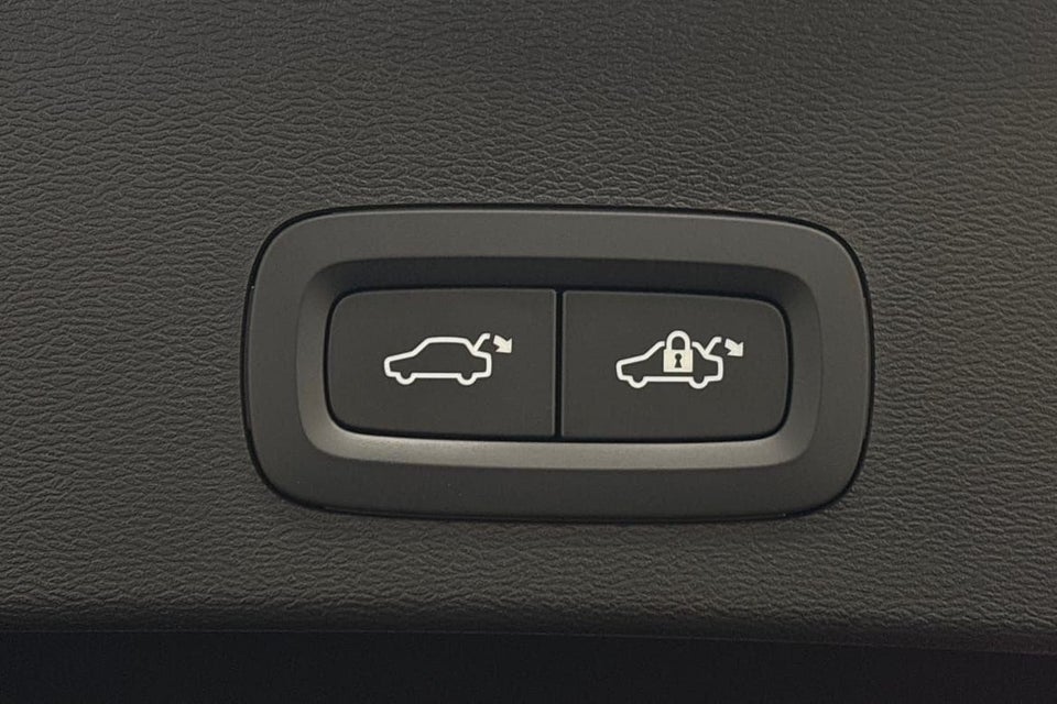 Volvo EX40 Extended Range Black Edition 5d