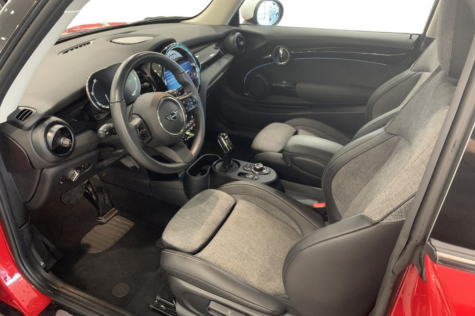 MINI Cooper SE Essential 3d