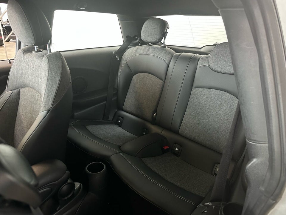 MINI Cooper SE Essential 3d