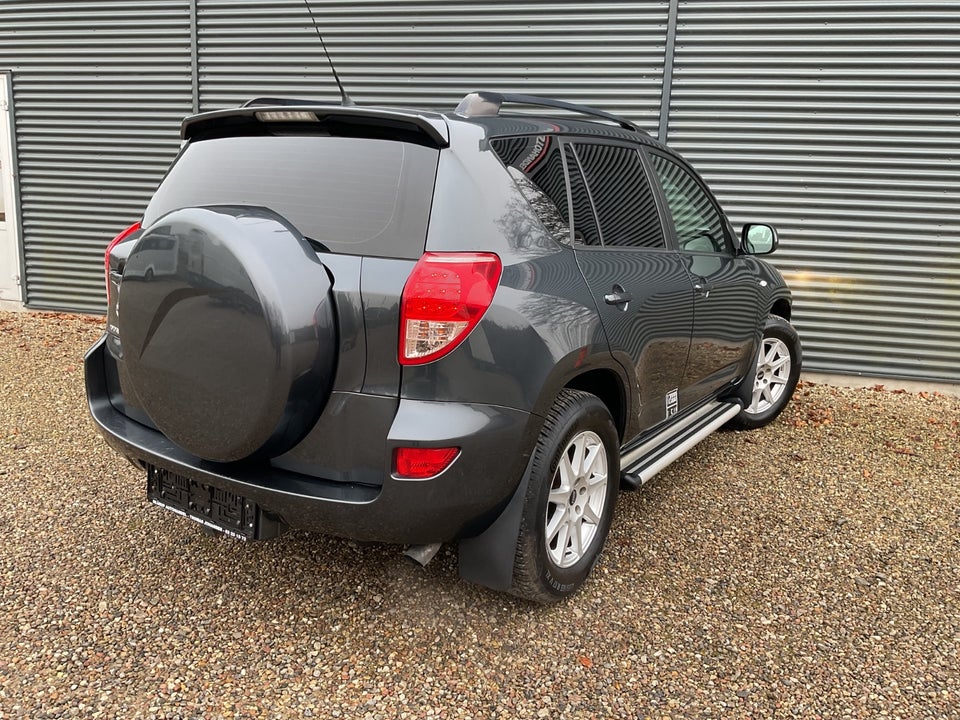 Toyota RAV4 2,0 VVT-i aut. 4x4 Van 5d