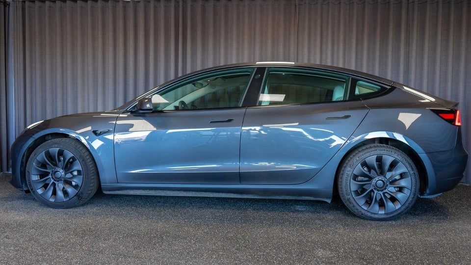 Tesla Model 3 Standard Range+ RWD 4d