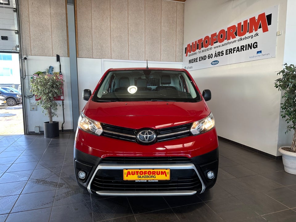 Toyota ProAce 2,0 D 122 Medium Comfort Master aut. 5d