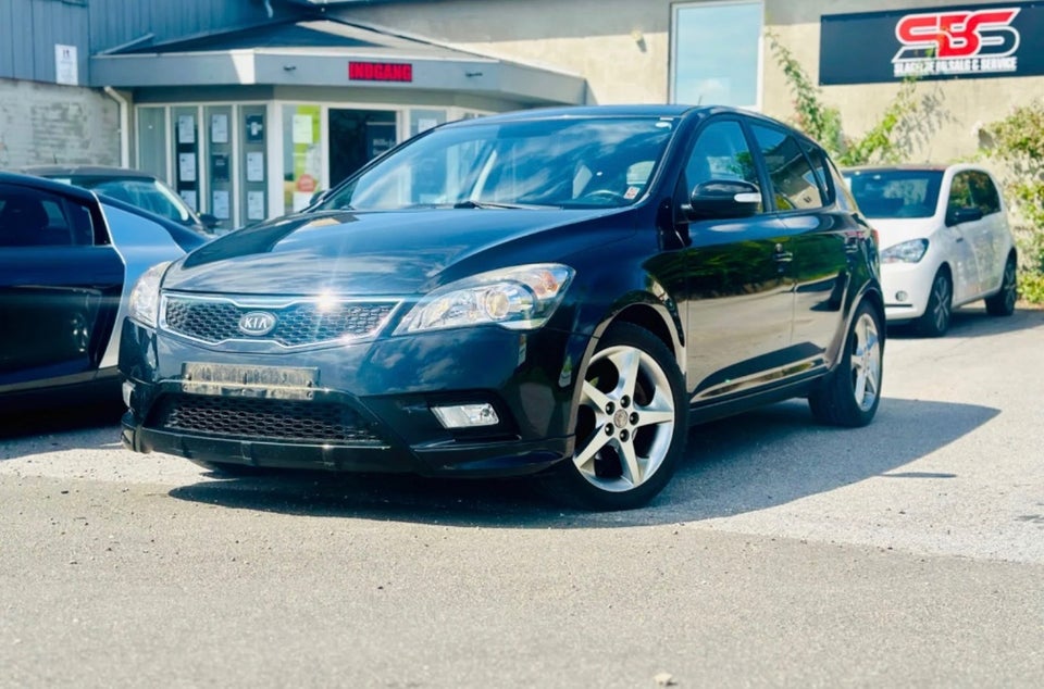 Kia Ceed 1,6 CRDi 128 Sport 5d