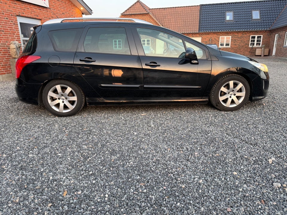 Peugeot 308 1,6 HDi 109 Premium SW 7prs 5d