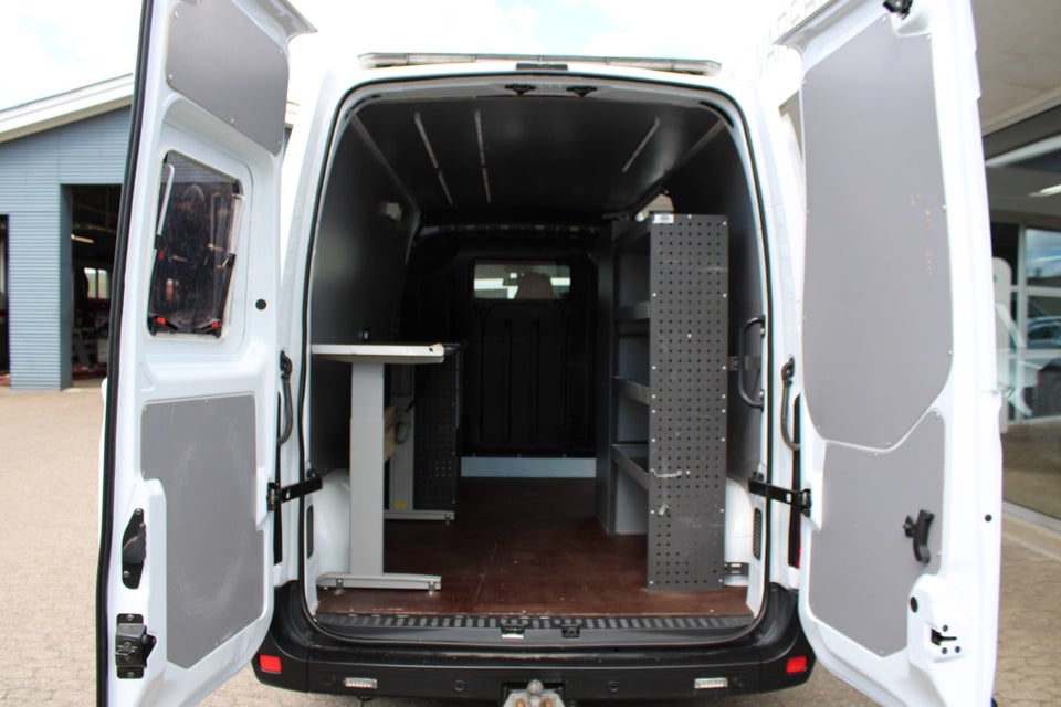Nissan NV400 2,3 dCi 150 L2H2 Kassevogn
