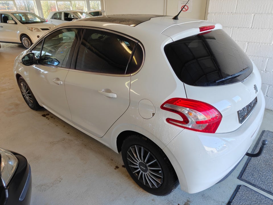 Peugeot 208 1,2 VTi Allure 5d