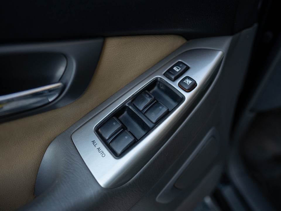 Toyota Land Cruiser 3,0 D-4D Luxus l 5d