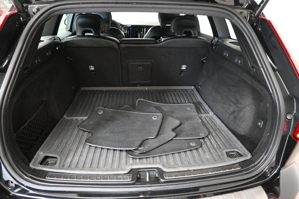 Volvo V60 2,0 T6 ReCharge R-Design aut. AWD 5d
