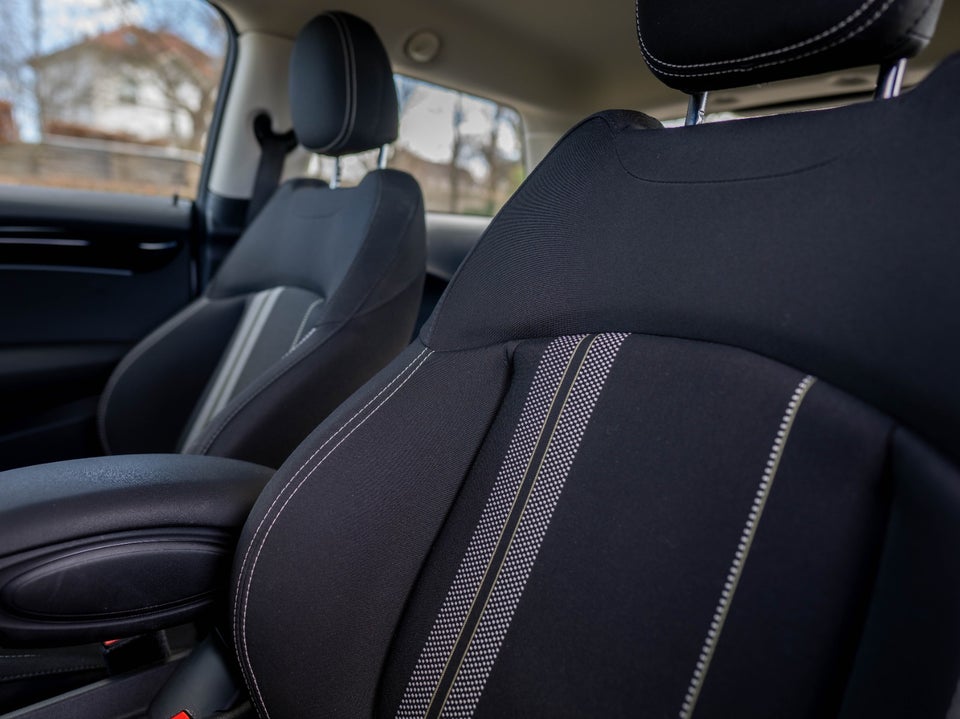 MINI Cooper SE Essential 3d