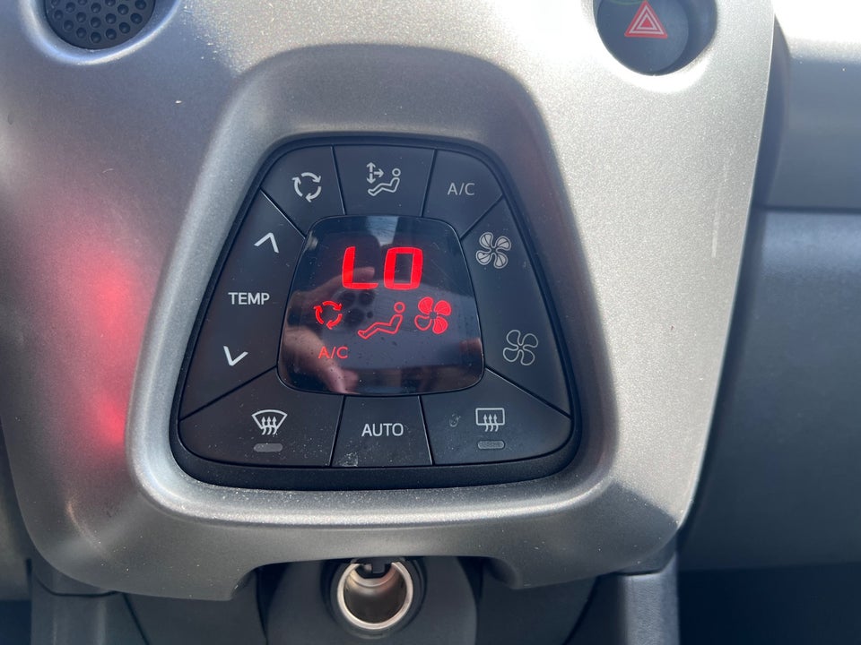 Toyota Aygo 1,0 VVT-i x-press 5d