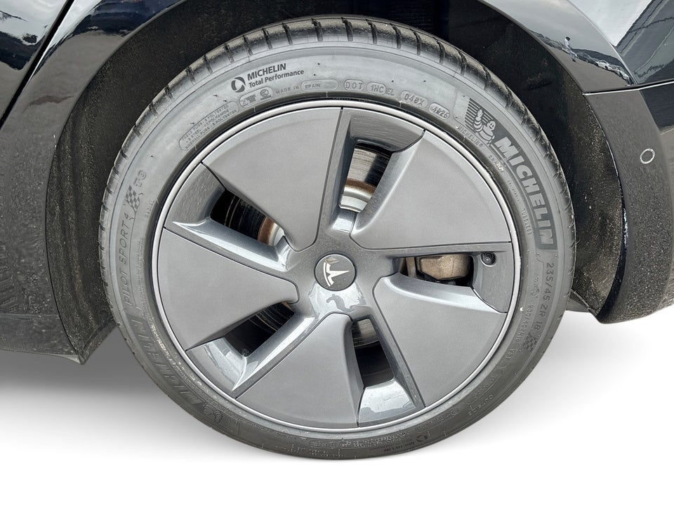 Tesla Model 3 Long Range AWD 4d