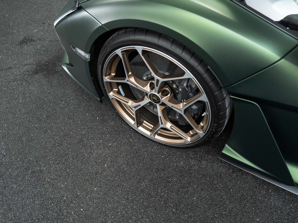 Lamborghini Revuelto 6,5  2d