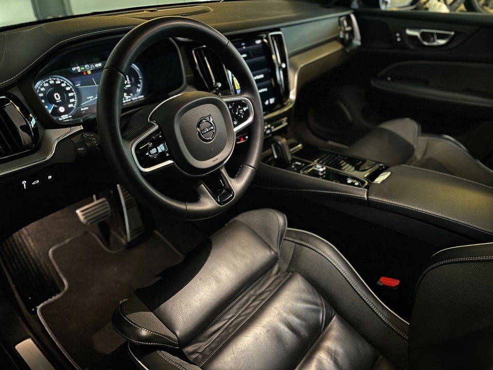 Volvo V60 2,0 T6 ReCharge R-Design aut. AWD 5d