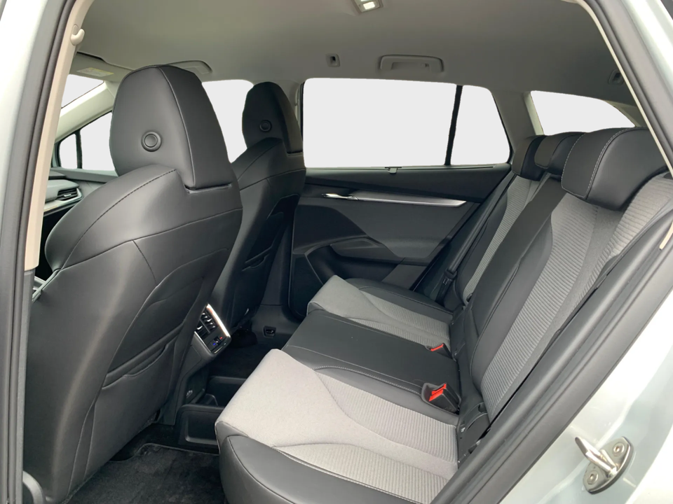 Skoda Enyaq 60 iV Loft 5d