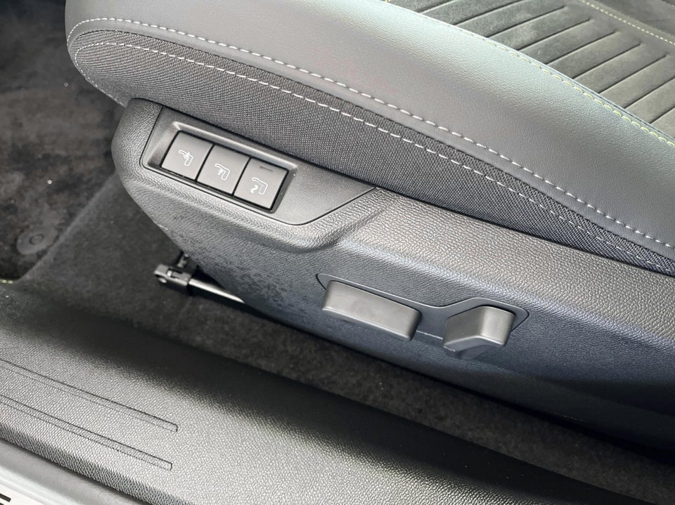 Peugeot e-208 54 GT Pack 5d