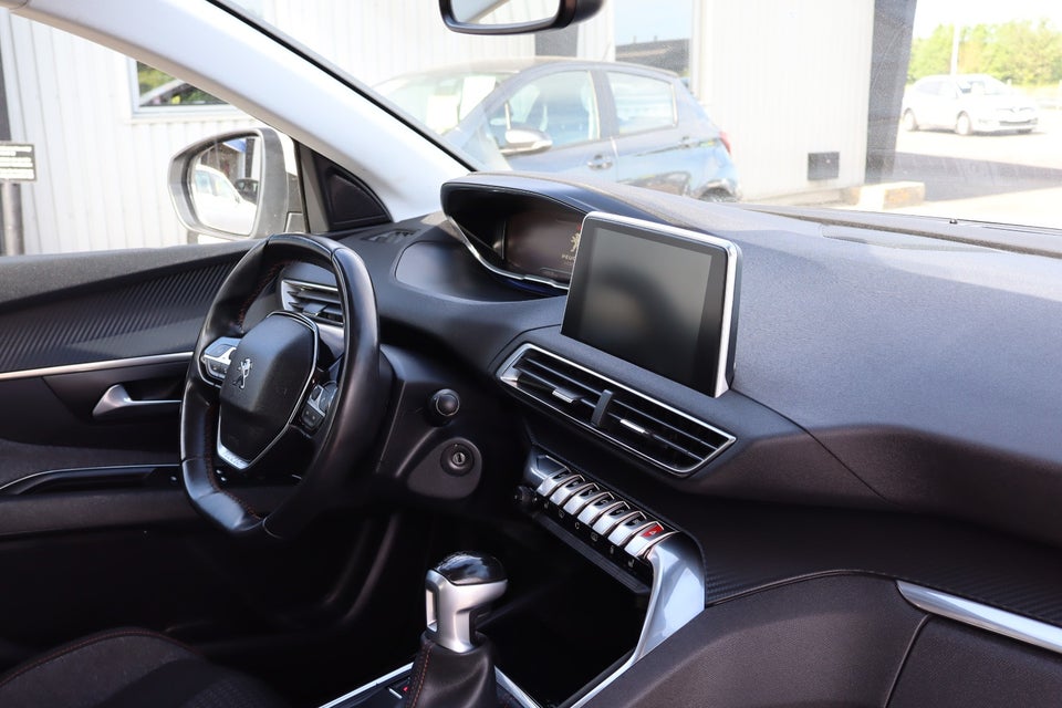 Peugeot 3008 1,2 e-THP 130 Allure 5d