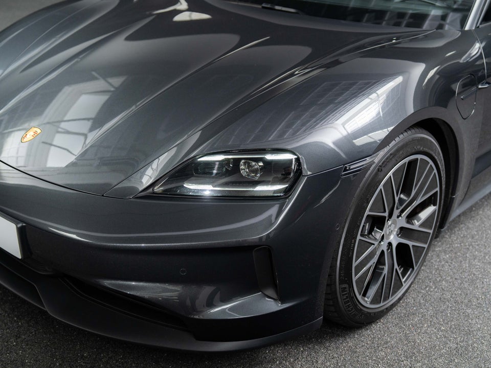 Porsche Taycan Performance+ 4d