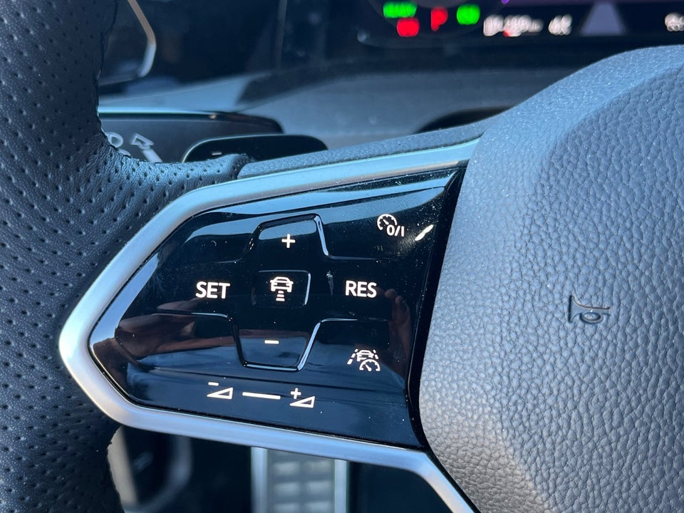 VW Golf VIII 1,4 GTE DSG 5d