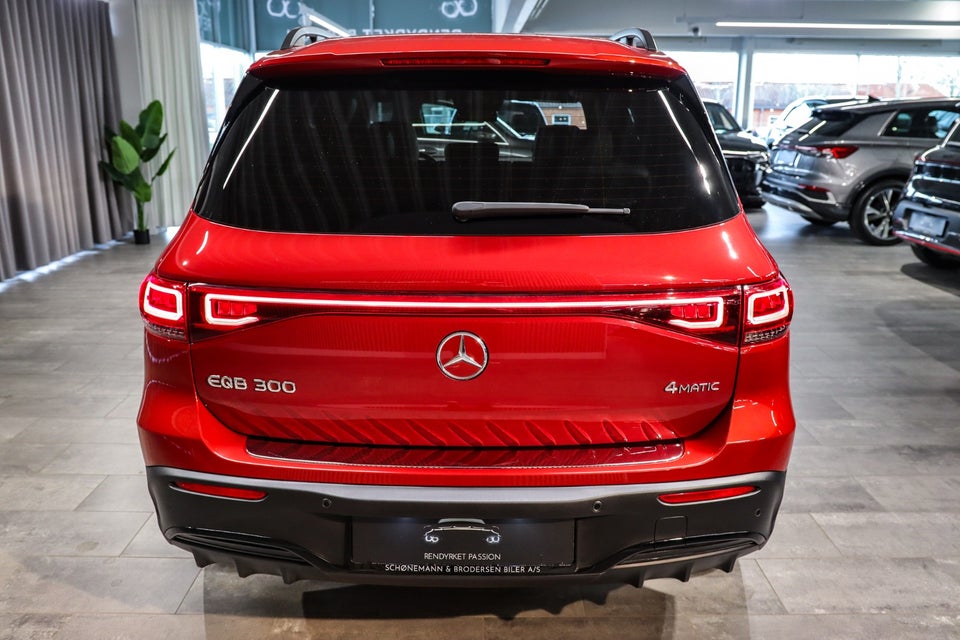 Mercedes EQB300 AMG Line 4Matic 5d