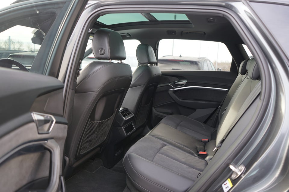 Audi Q8 e-tron 55 S-line quattro 5d