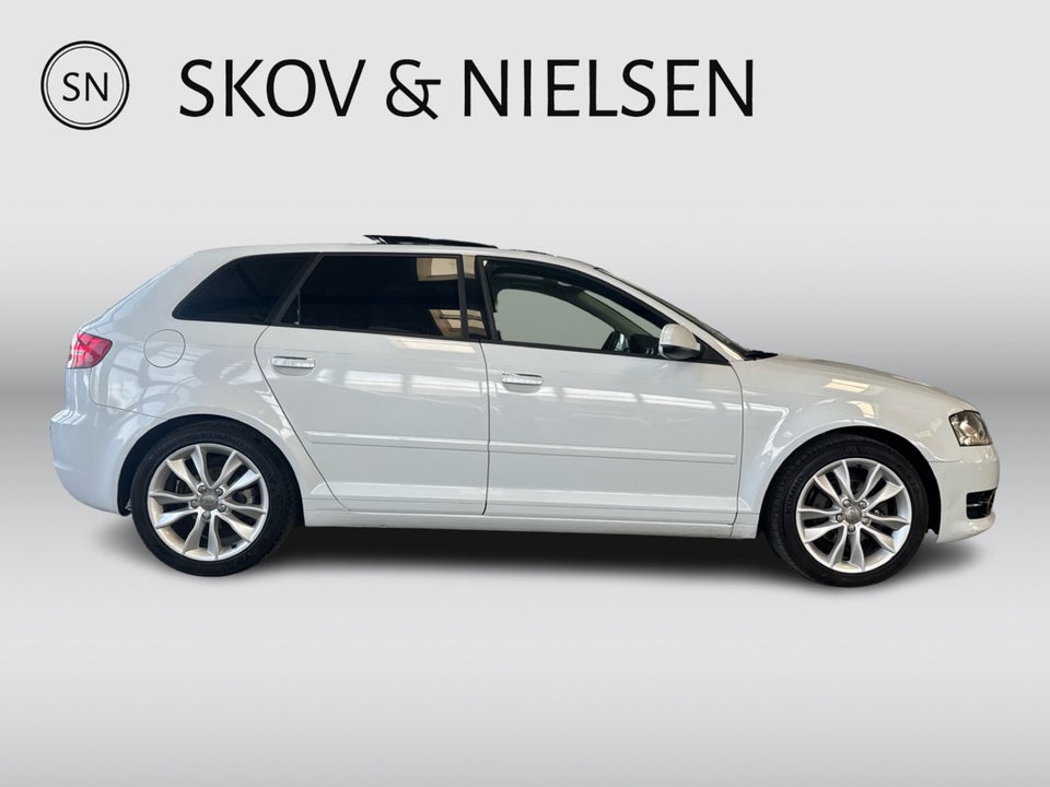 Audi A3 1,6 TDi Attraction Sportback 5d