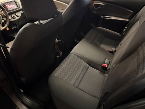 Toyota Yaris 2015 — miniature 10