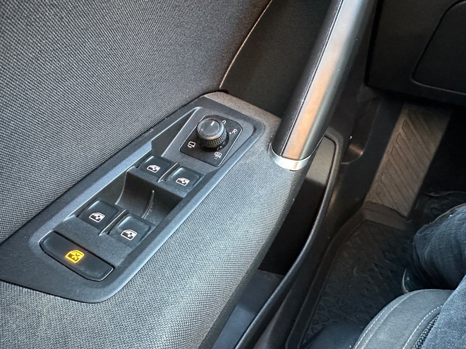 VW Touran 2,0 TDi 150 Comfortline DSG Van 5d