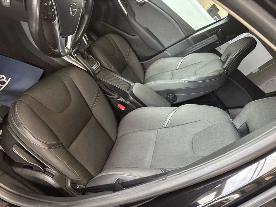 Volvo V40 CC 2,0 D3 150 Summum aut. 5d