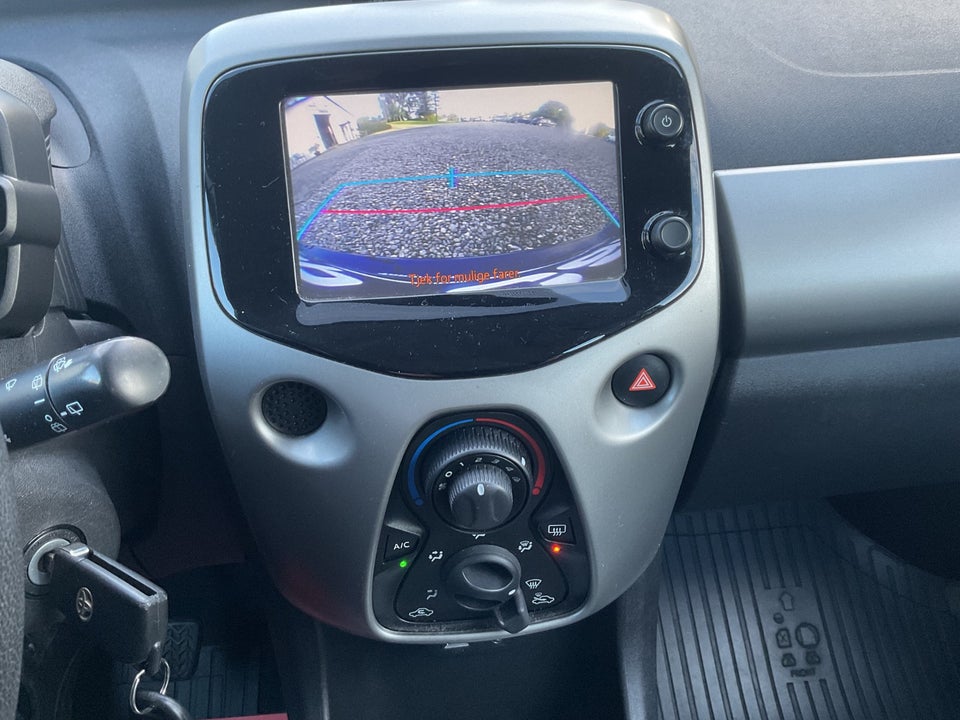 Toyota Aygo 1,0 VVT-i x-play x-touch 5d