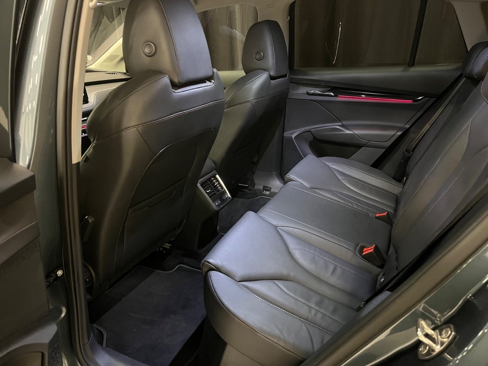 Skoda Enyaq 80 iV Suite 5d