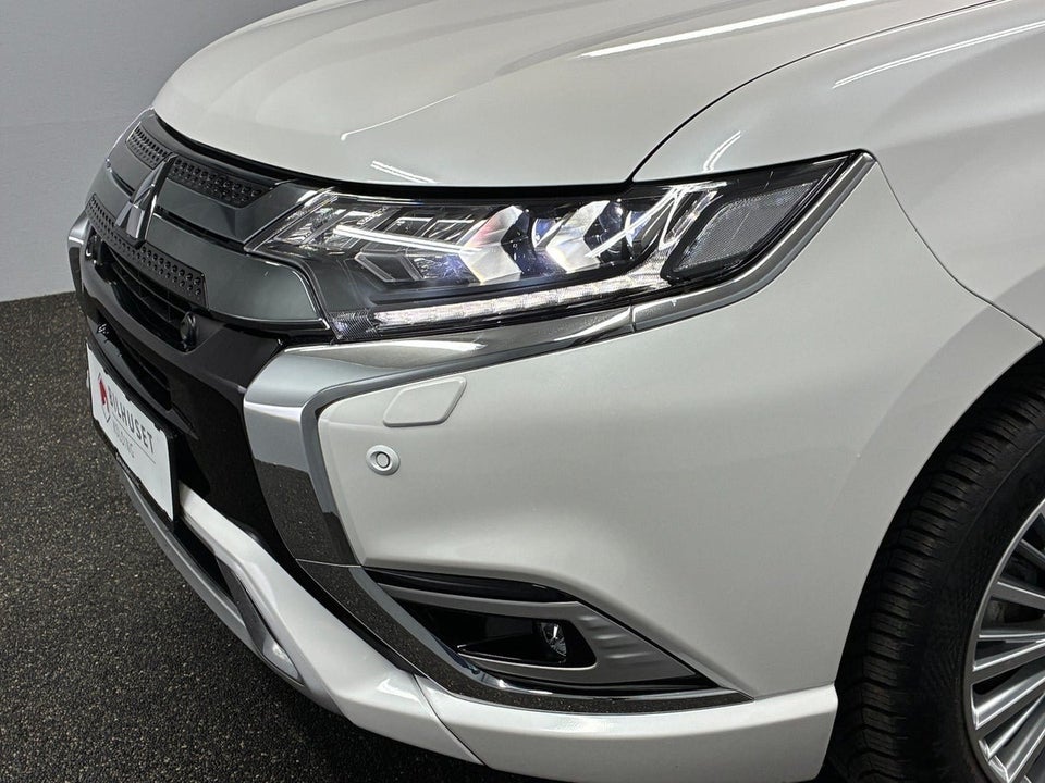 Mitsubishi Outlander 2,4 PHEV Intense CVT 4WD 5d