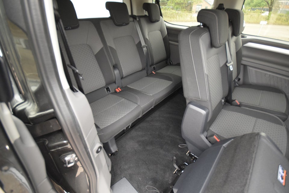 VW e-Caravelle 64 Life SWB