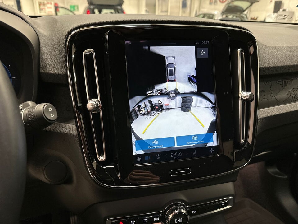 Volvo EX40 Standard Range Core 5d