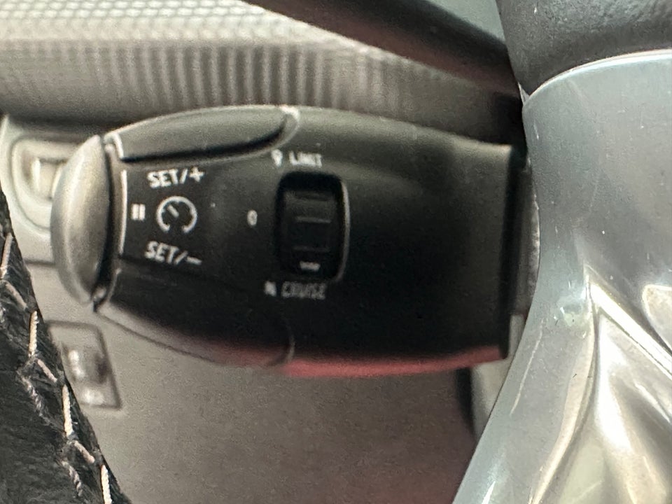 Peugeot 2008 1,2 e-THP 110 Allure Sky EAT6 5d