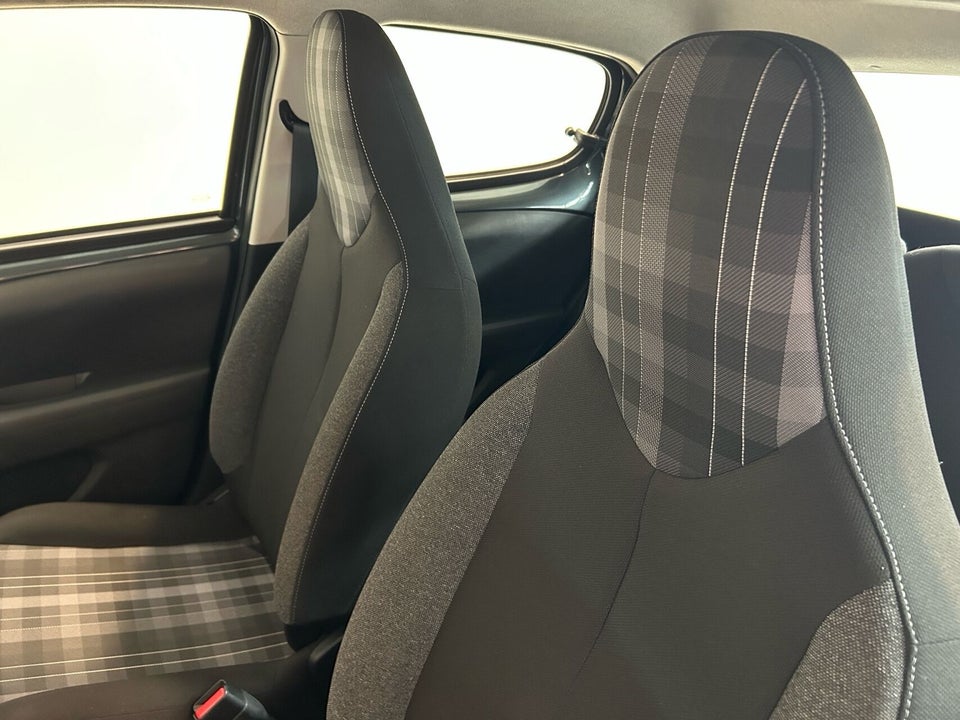 Peugeot 108 1,0 e-VTi 72 Prestige Pack 5d