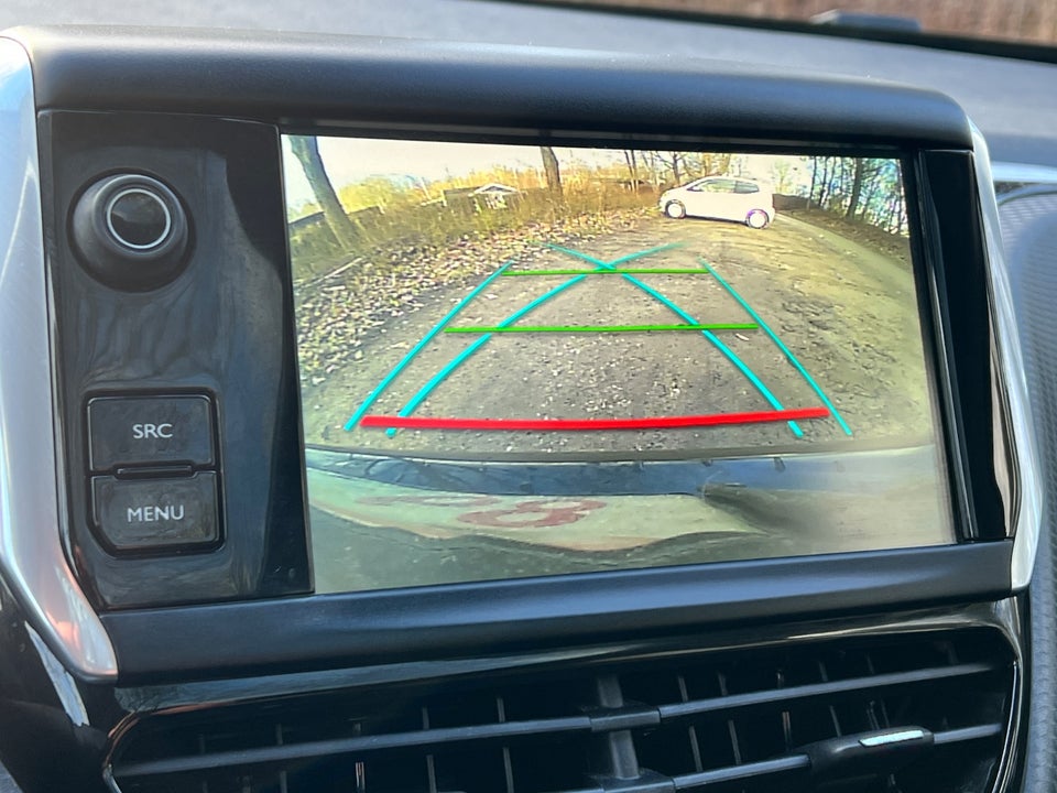 Peugeot 208 1,2 PureTech 82 Allure Sky 5d