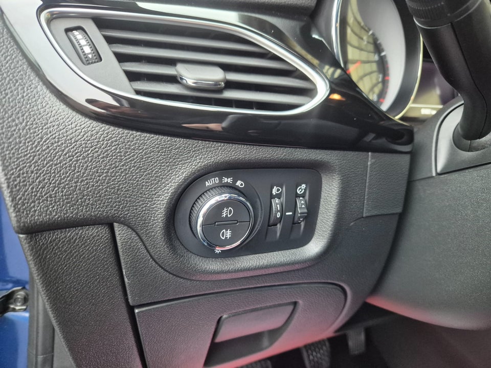 Opel Astra 1,2 T 110 Elegance Sports Tourer 5d